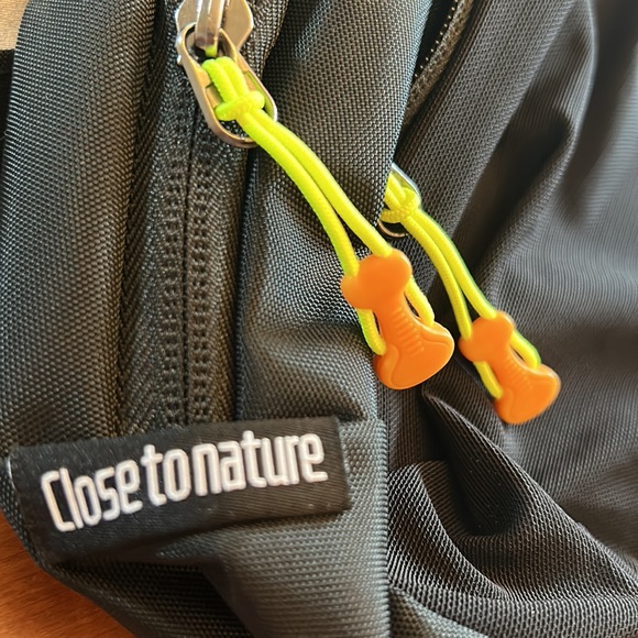 NWOT Tanluhu Sling Crossbody Bag in Black - Picture 2 of 8